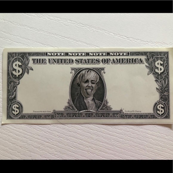 1 Miley Cyrus Bangerz $ - Picture 1 of 1